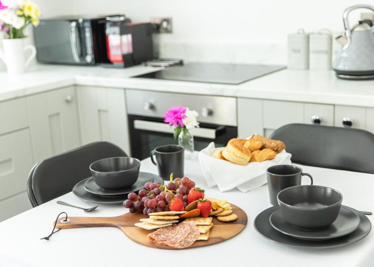 Entire Family Home , Large Rear Garden And Free Parking Белфаст Экстерьер фото